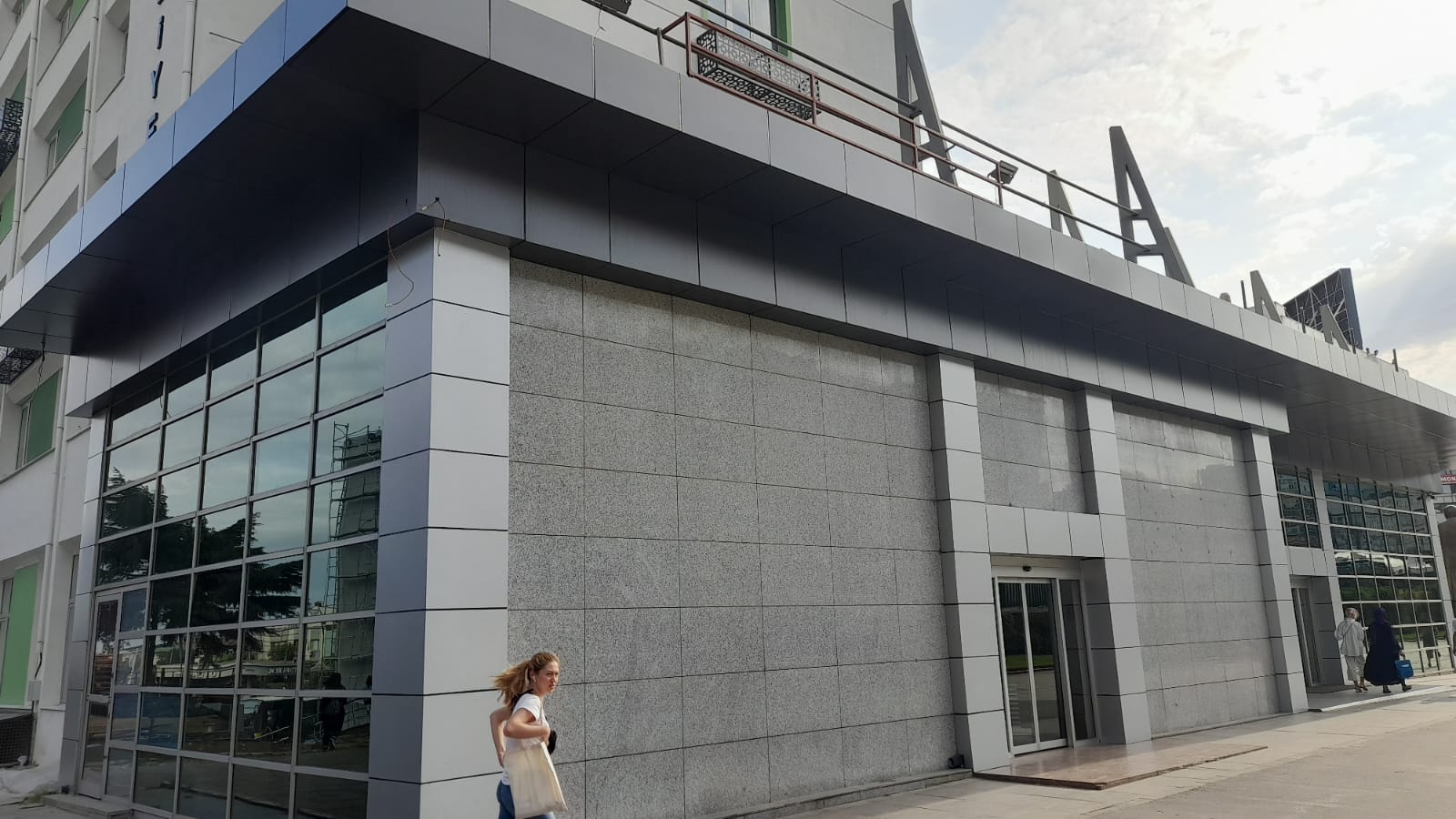 Alüminyum Cam Cephe Kompozit Estetikten Dayanıklılığa